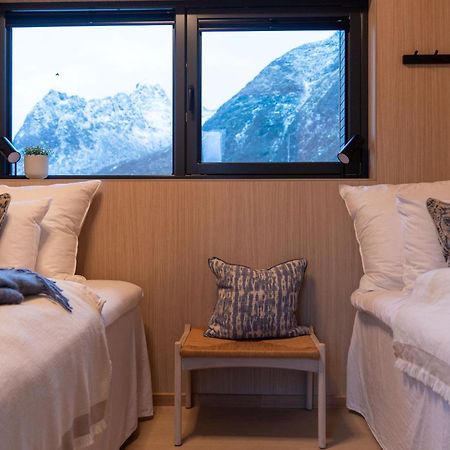 Luksushytte Med Jacuzzi, Summer&Winter Retreat Lyngværet Εξωτερικό φωτογραφία