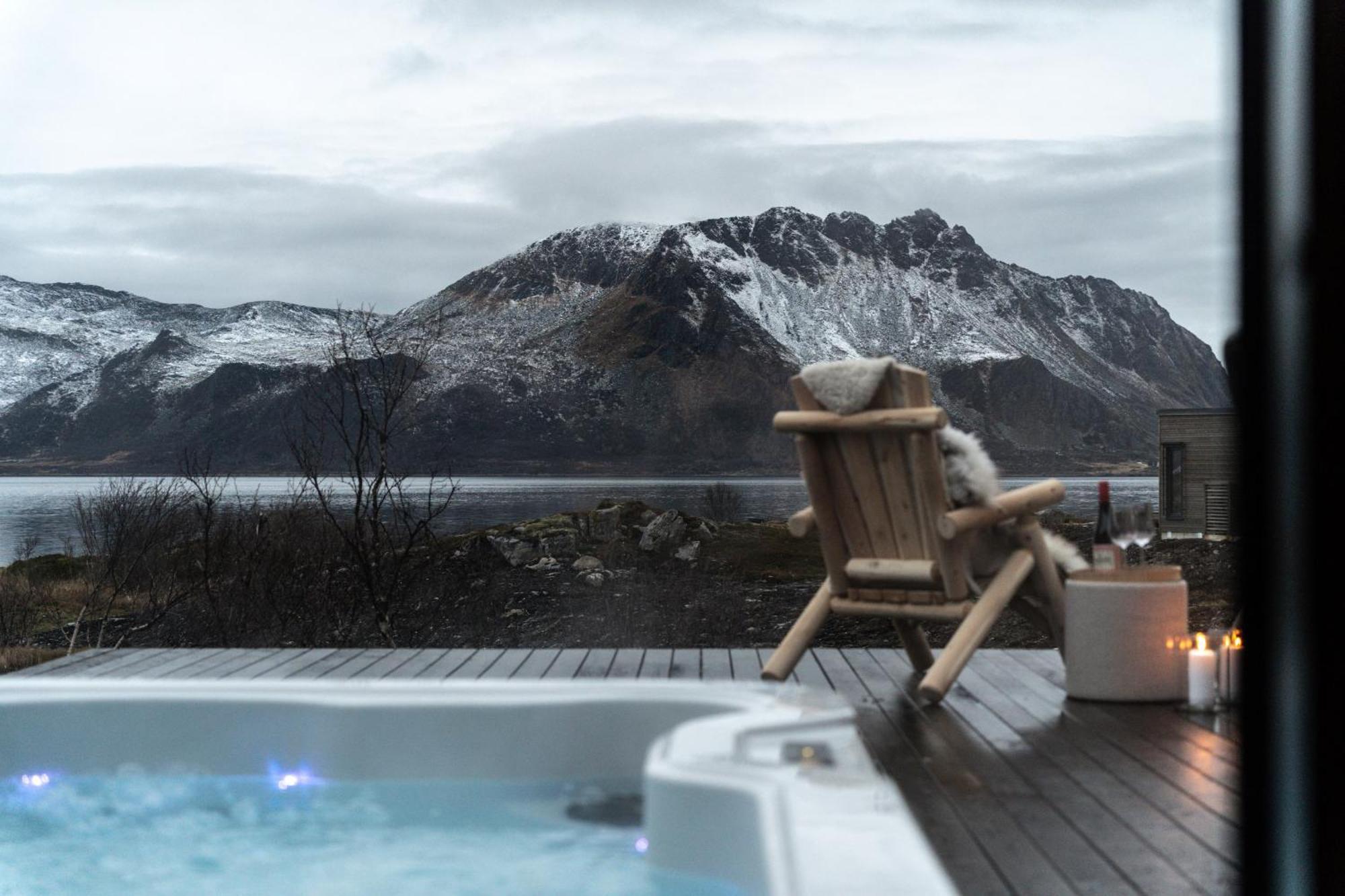 Luksushytte Med Jacuzzi, Summer&Winter Retreat Lyngværet Εξωτερικό φωτογραφία